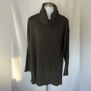 Long turtleneck in Olive